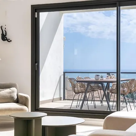 Modern Townhouse With Sea Views