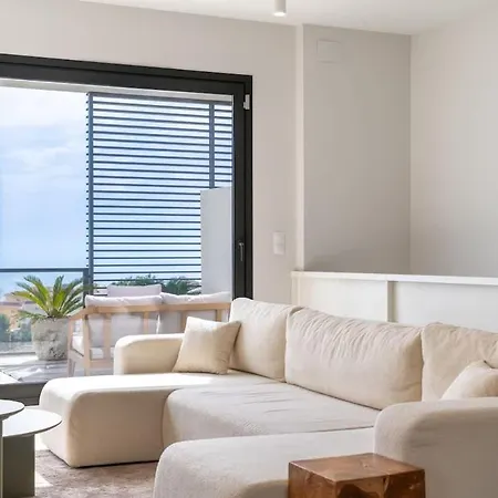 Modern Townhouse With Sea Views