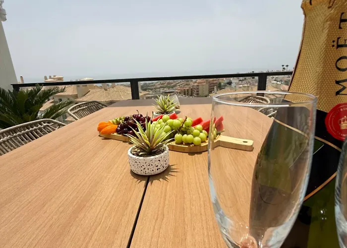 Modern Townhouse With Sea Views *